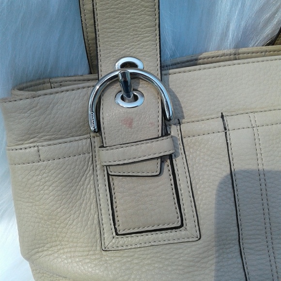 Coach handbag. - Picture 2 of 6